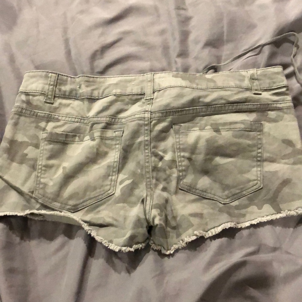 Shorts - Picture 3 of 3
